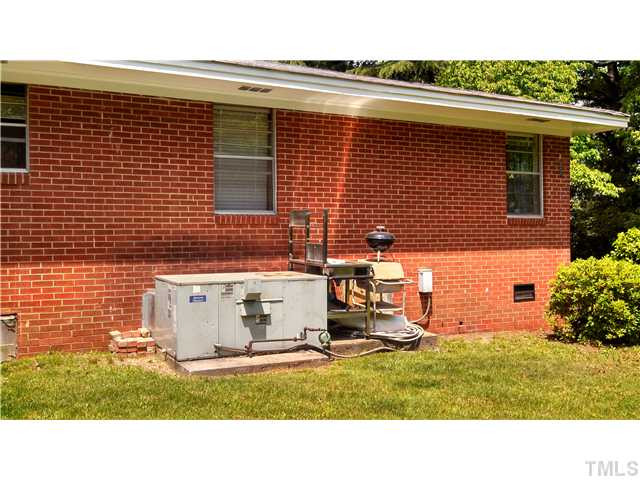 5861 Raleigh Road Benson, NC 27504 - Photo 3 of 3 Photo 4