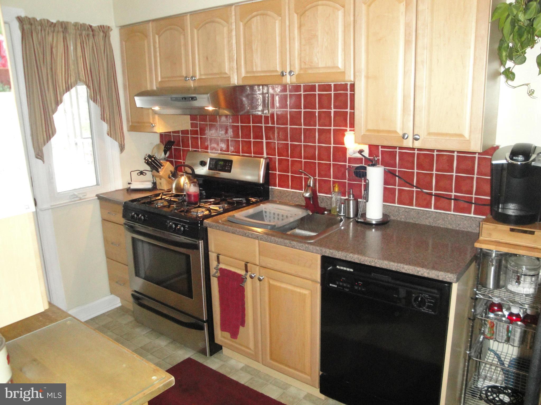 1031 Downton Road Baltimore, MD 21227 - Photo 5 of 13 Kitchen