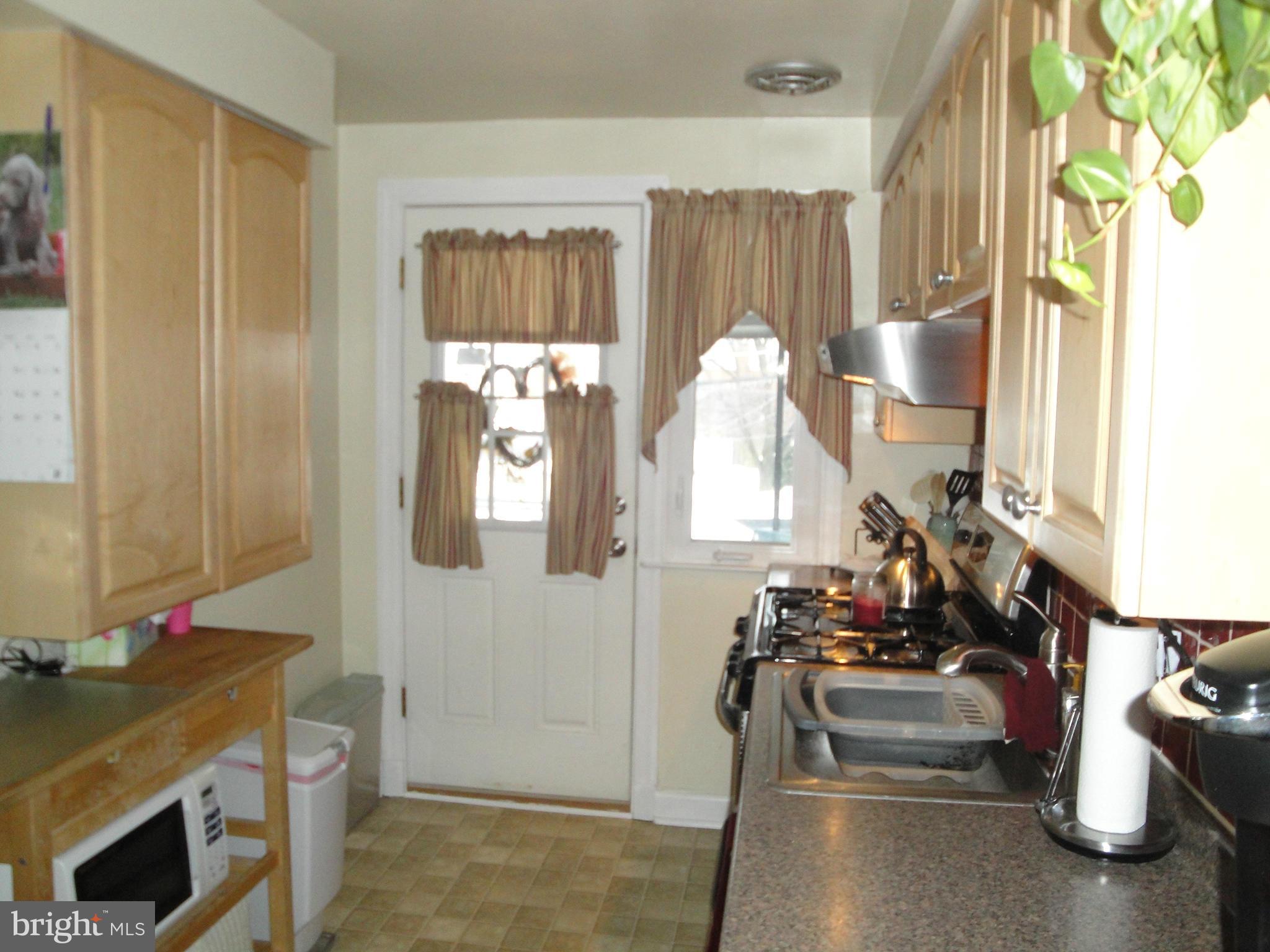 1031 Downton Road Baltimore, MD 21227 - Photo 6 of 13 Kitchen
