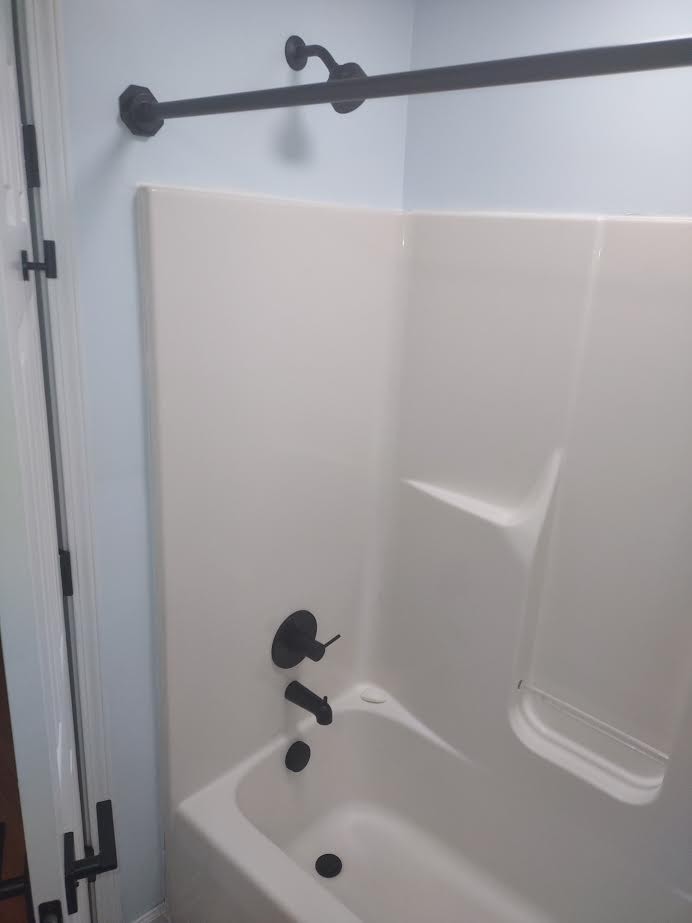 3300 Backridge Road Woodlawn, TN 37191 - Photo 34 of 42 a bathroom with a bathtub