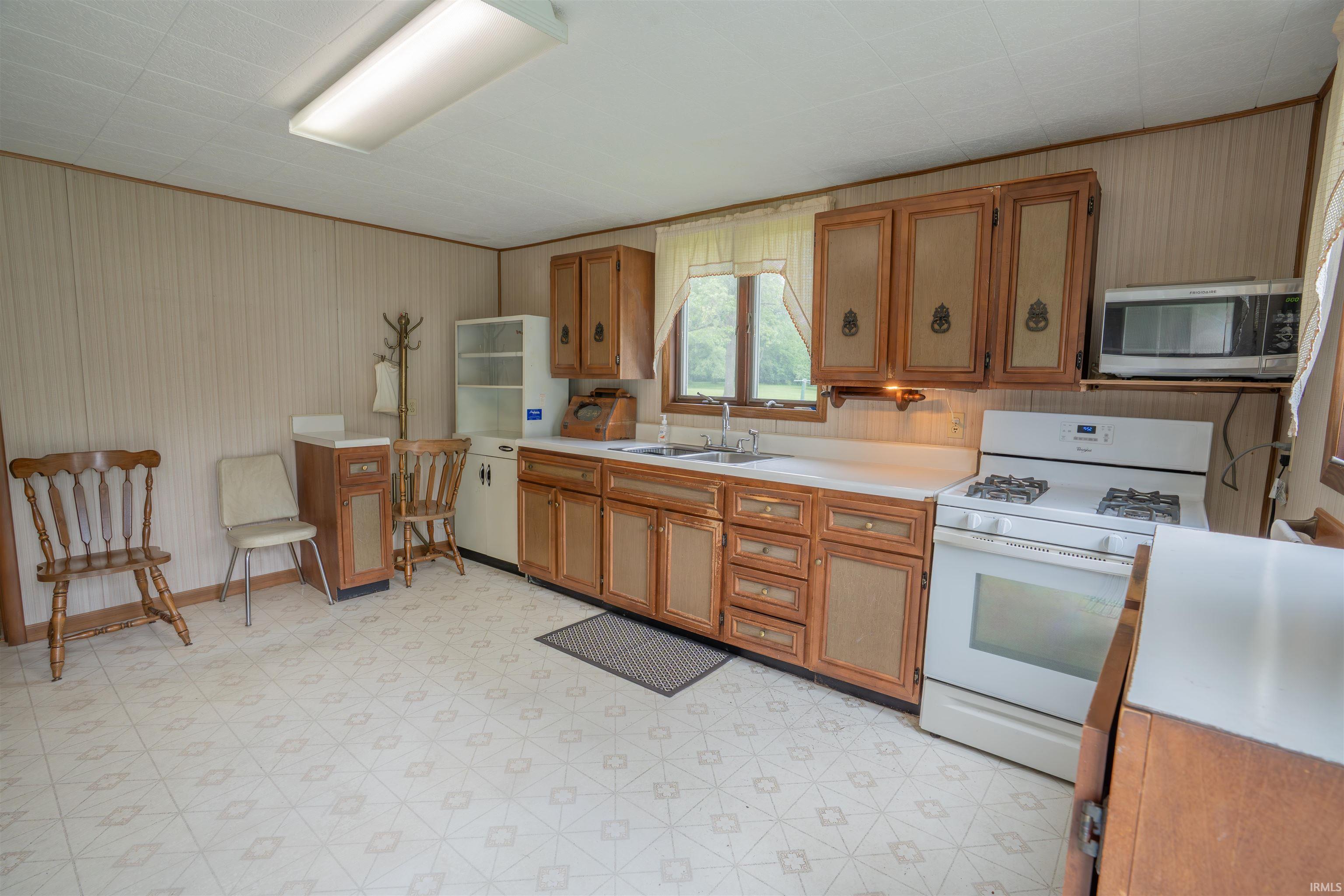 8718 Highway 14 Rensselaer, IN 47978 - Photo 4 of 23 Gallery Image 4