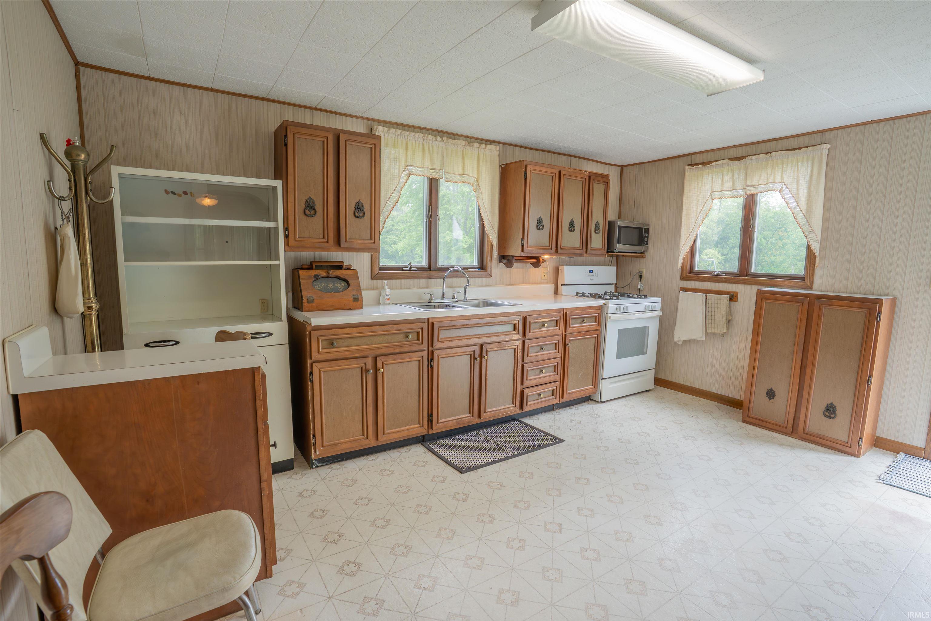 8718 Highway 14 Rensselaer, IN 47978 - Photo 5 of 23 Gallery Image 5