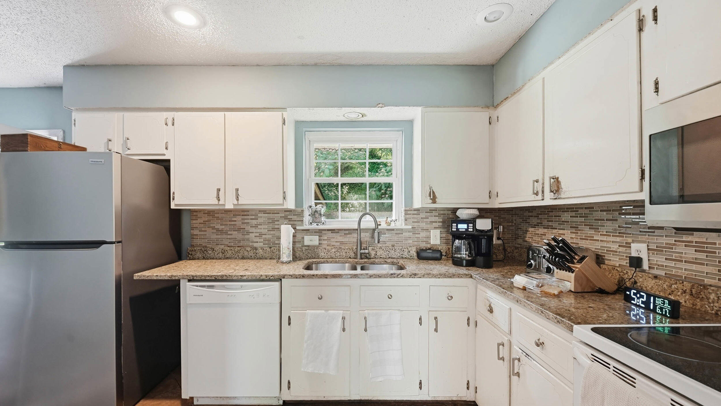 9121 North Hickory Valley Road Chattanooga, TN 37416 - Photo 8 of 27 11_9121 n hickory valley rd-11