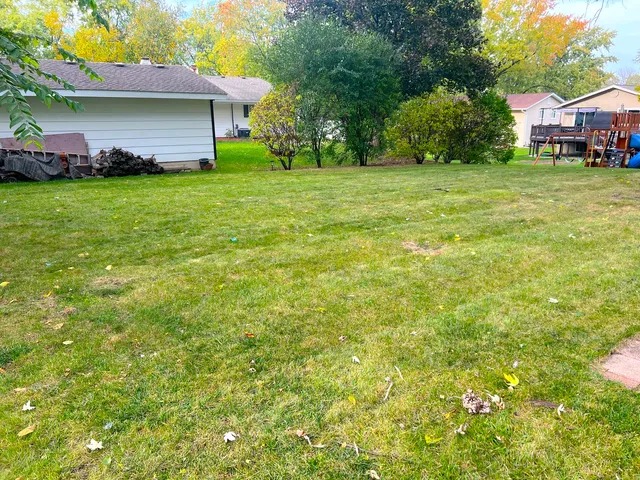 a view of a yard in front of house
