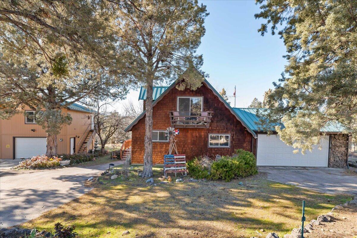 5504 Lake Shastina Drive Weed, CA 96094 - Photo 2 of 31 a view of a house with a yard