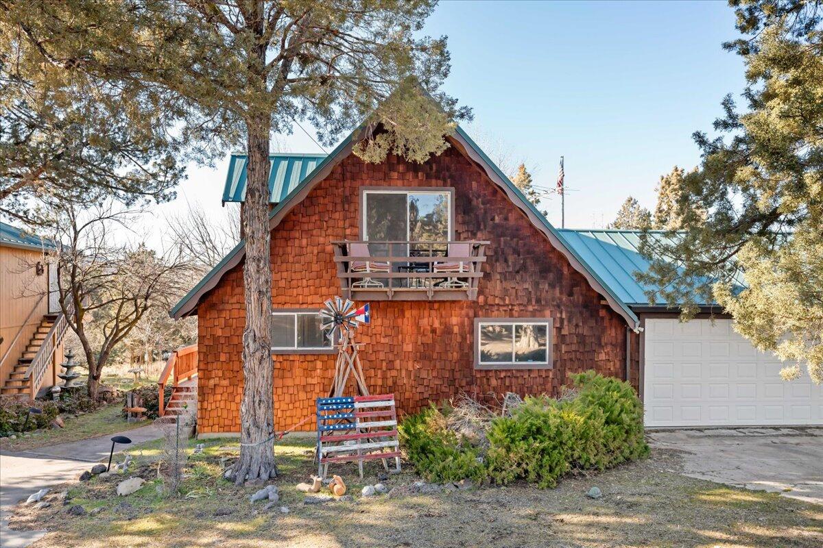 5504 Lake Shastina Drive Weed, CA 96094 - Photo 22 of 31 a view of a house with a yard