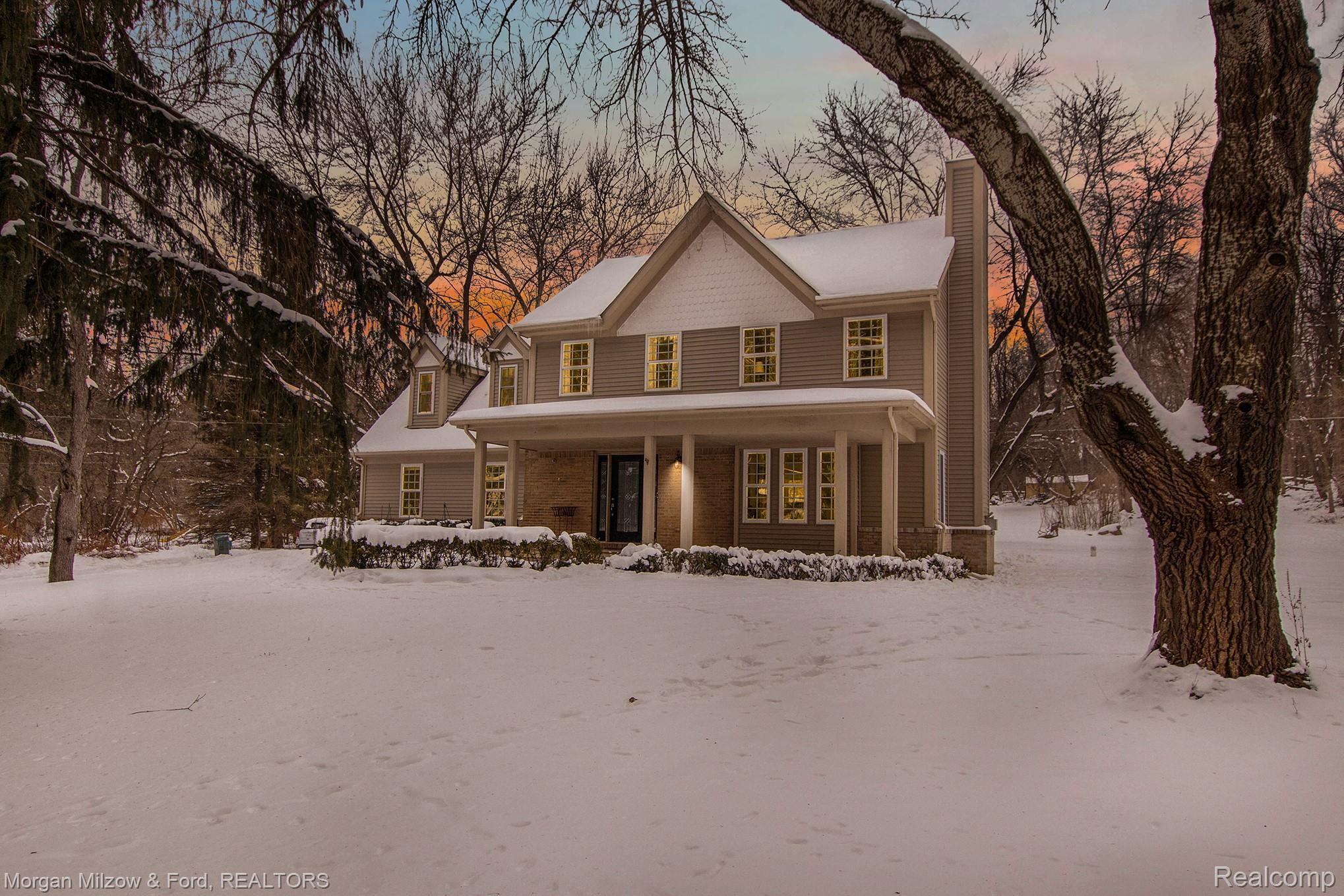 9380 Rattalee Lake Road Clarkston, MI 48348 - Photo 29 of 35 Front exterior at twilight
