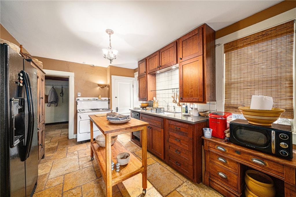 4345 Locust Street Kansas City, MO 64110 - Photo 5 of 38