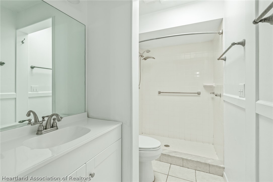 332 Oak Circle Sebring, FL 33876 - Photo 10 of 16 a bathroom with a sink toilet and shower