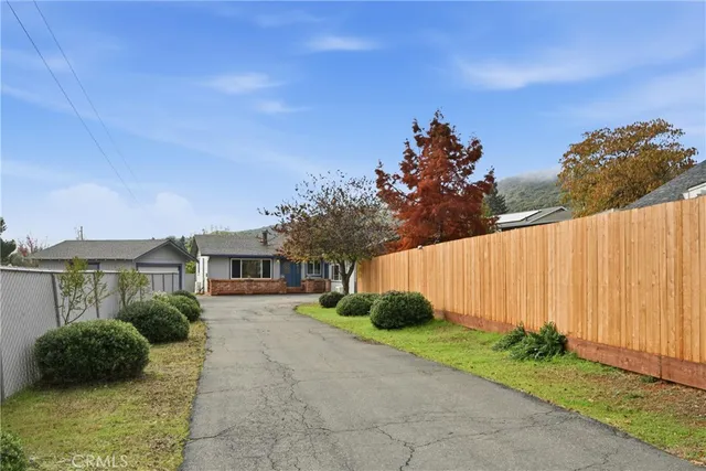 a view of a back yard of the house