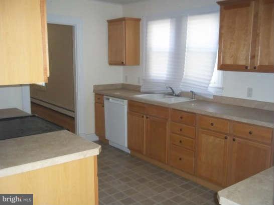 204 Killarney Road Cambridge, MD 21613 - Photo 4 of 18 kitchen