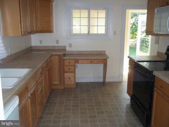 204 Killarney Road Cambridge, MD 21613 - Photo 5 of 18 Kitchen