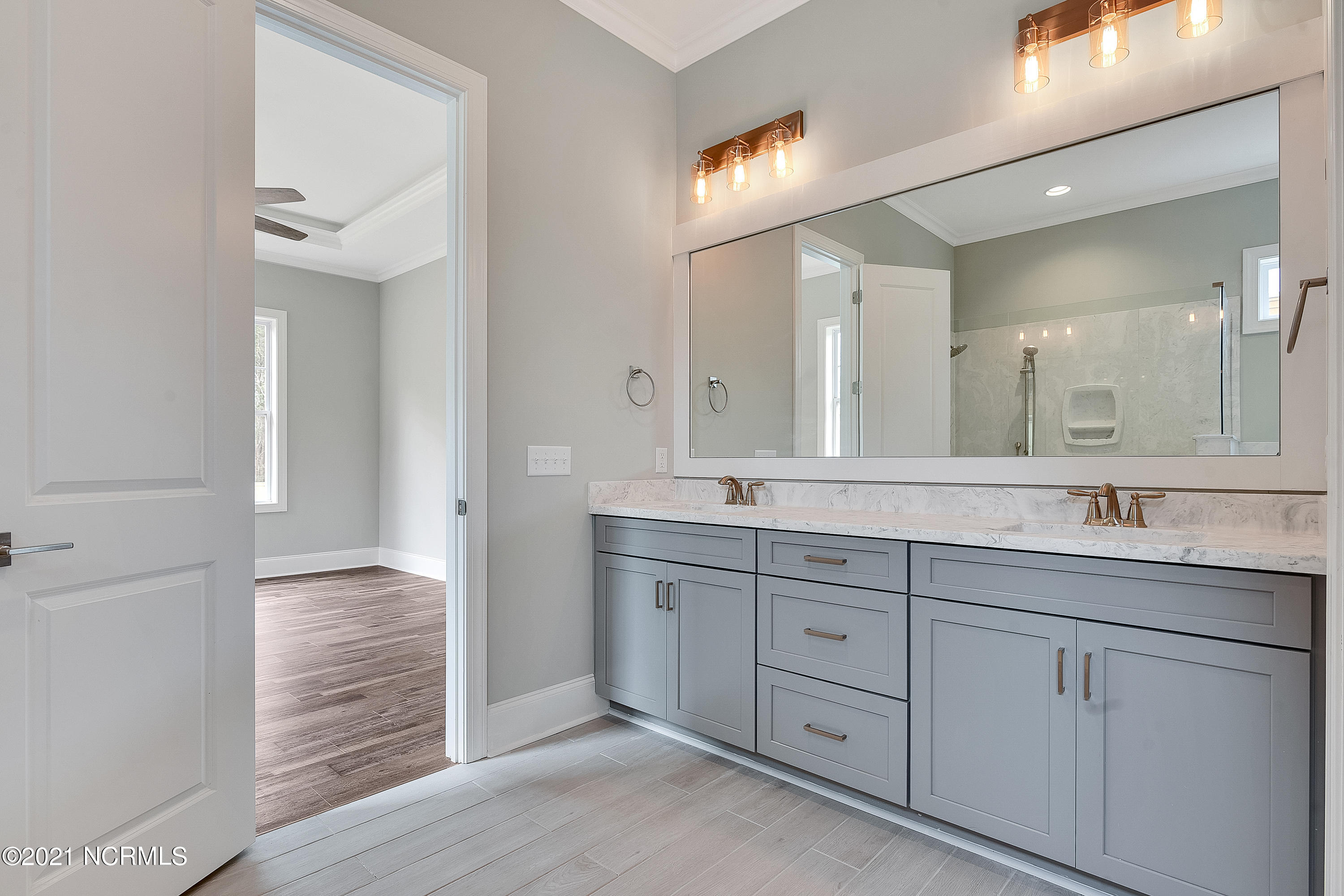 1321 Grove Point Road Wilmington, NC 28409 - Photo 13 of 30 Master Bath