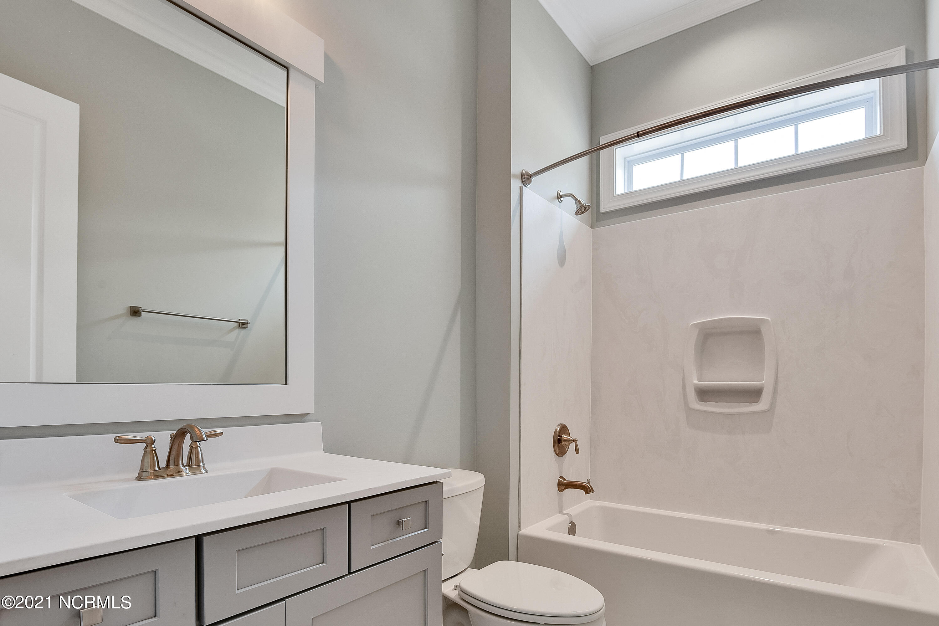 1321 Grove Point Road Wilmington, NC 28409 - Photo 18 of 30 Shared 2nd Bath