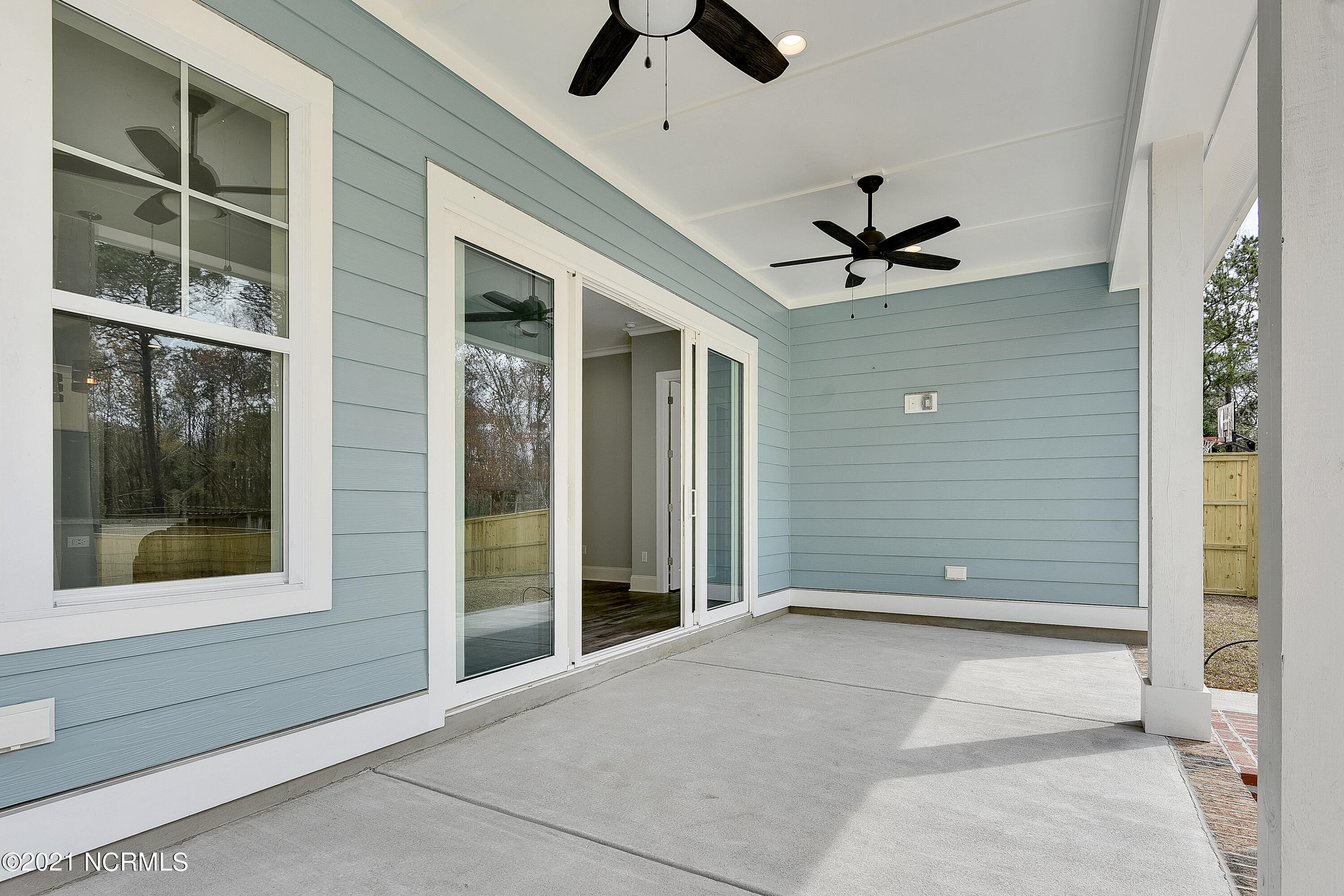 1321 Grove Point Road Wilmington, NC 28409 - Photo 27 of 30 Back Patio / Porch