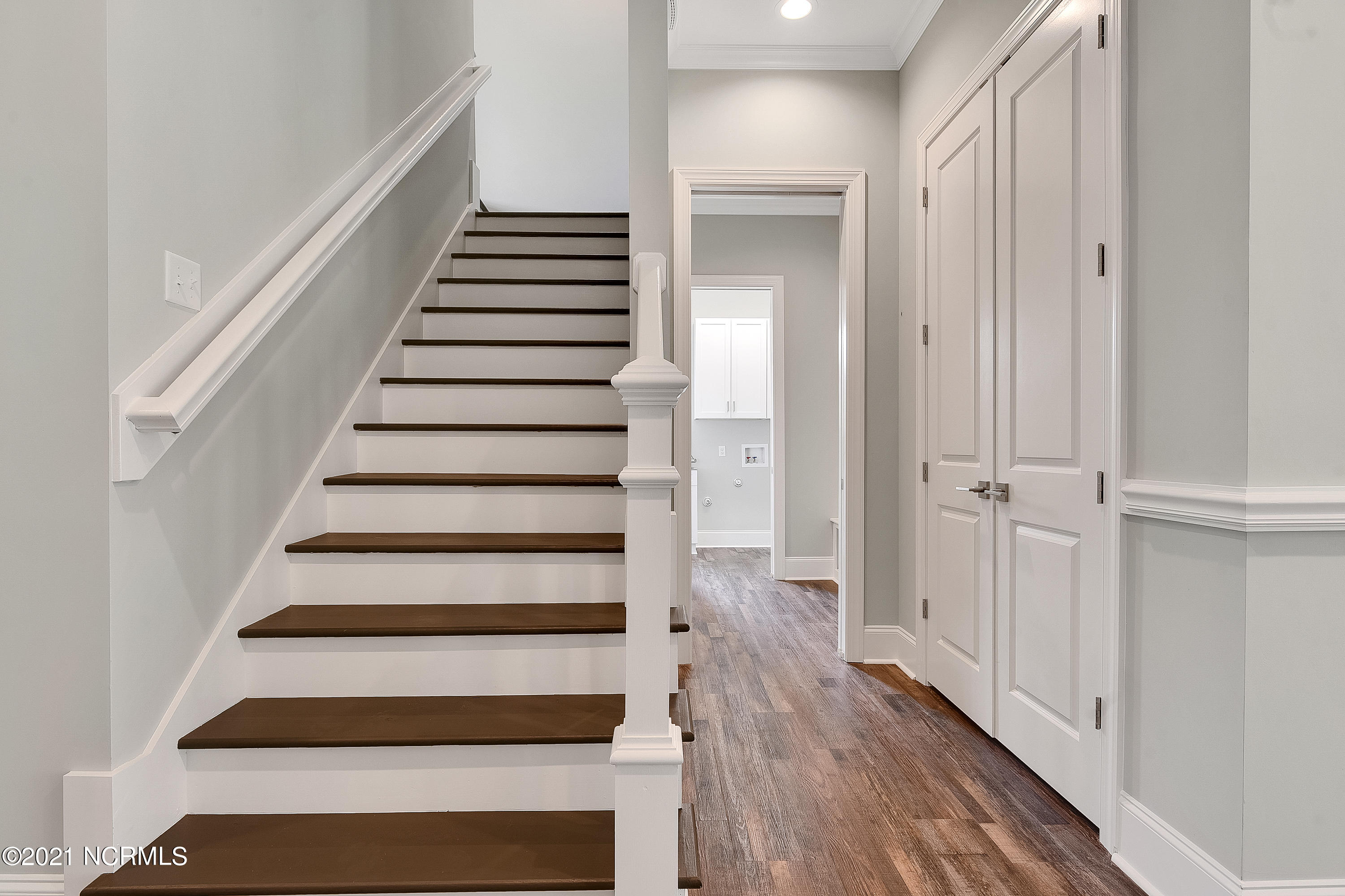 1321 Grove Point Road Wilmington, NC 28409 - Photo 4 of 30 Stairs