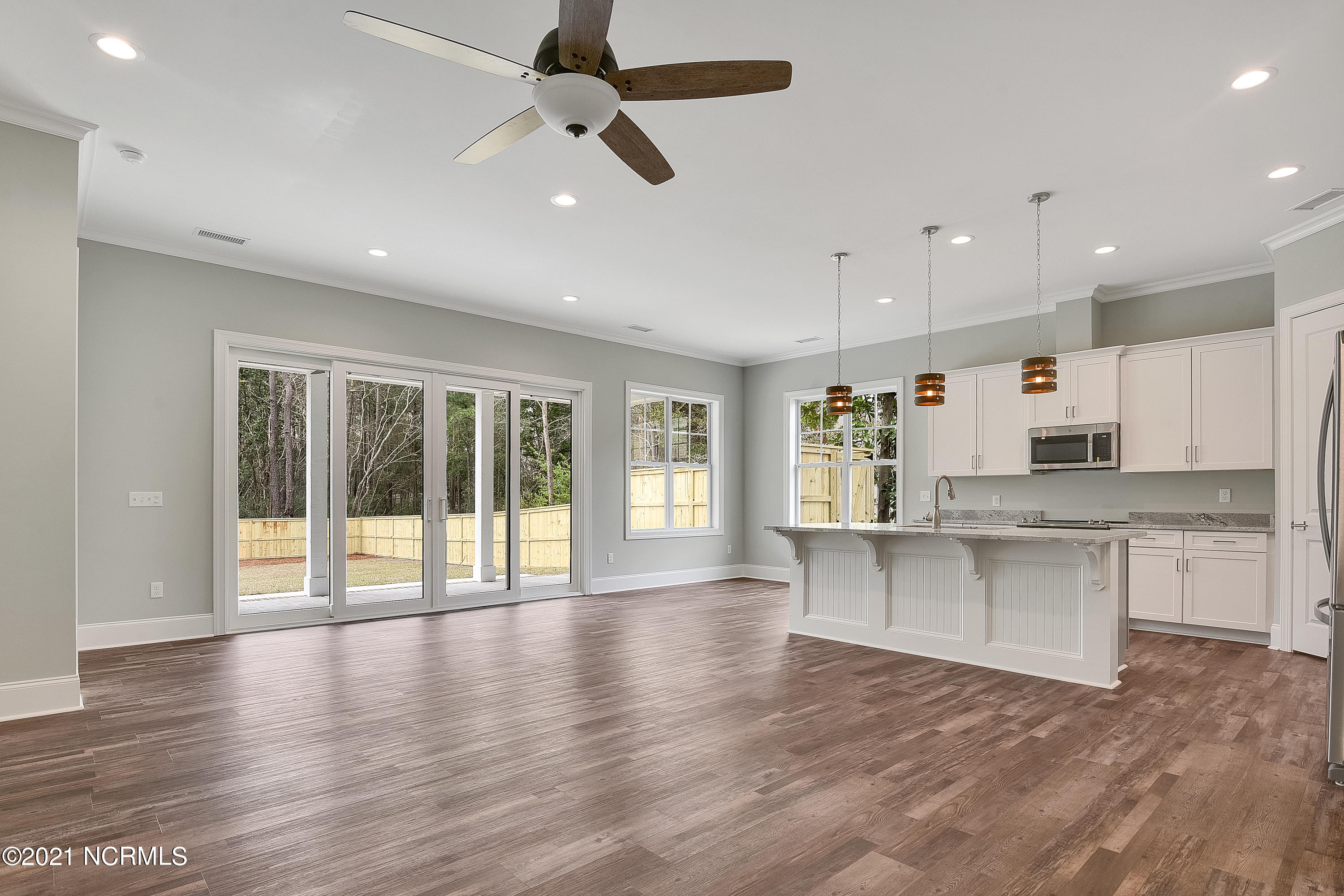 1321 Grove Point Road Wilmington, NC 28409 - Photo 5 of 30 Livingroom 1