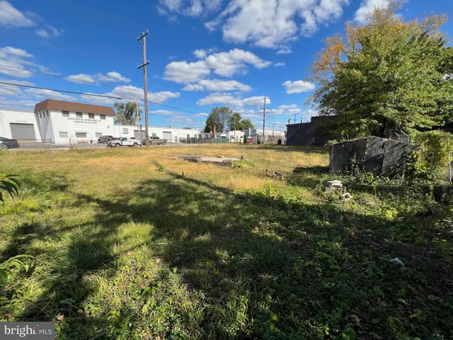 a view of yard with swimming pool