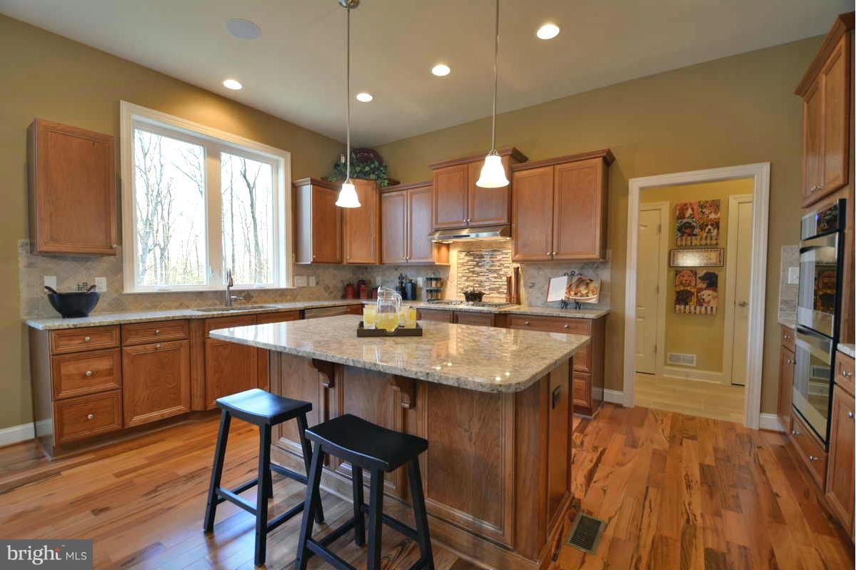 8835 Rommel Drive Lorton, VA 22079 - Photo 4 of 30 Large Island, Large Pantry