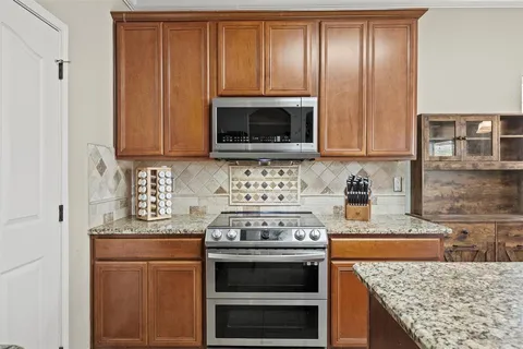 $365,000 | 420 Goldstone Lane, Fort Worth, TX 76131