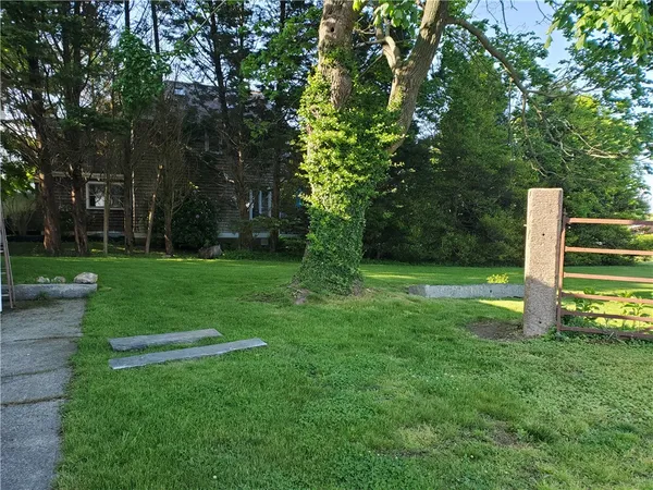 $2,600 | 440 Forest Avenue, Unit 1, Middletown, RI 02842