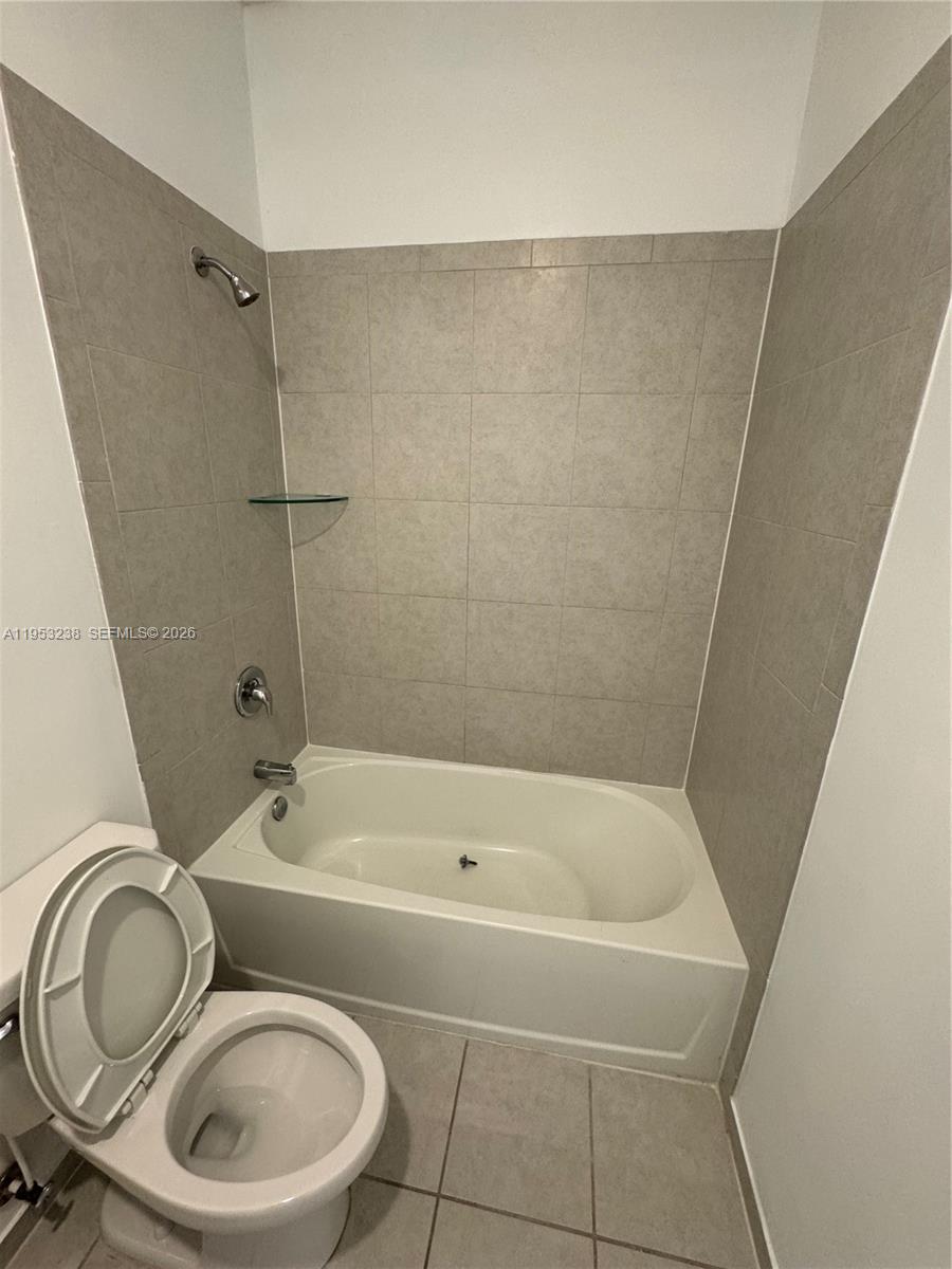 2683 Southeast 11th Street Homestead, FL 33035 - Photo 16 of 26 Full bathroom for 2nd and 3rd bedrooms