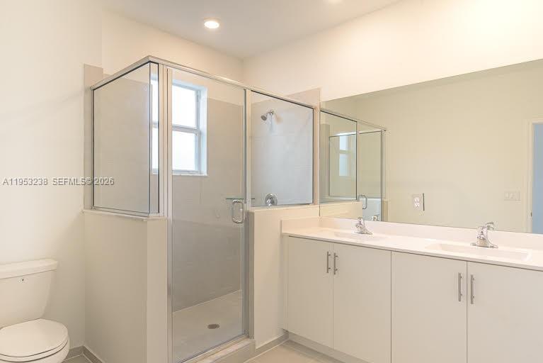 2683 Southeast 11th Street Homestead, FL 33035 - Photo 19 of 26 Main Bathroom