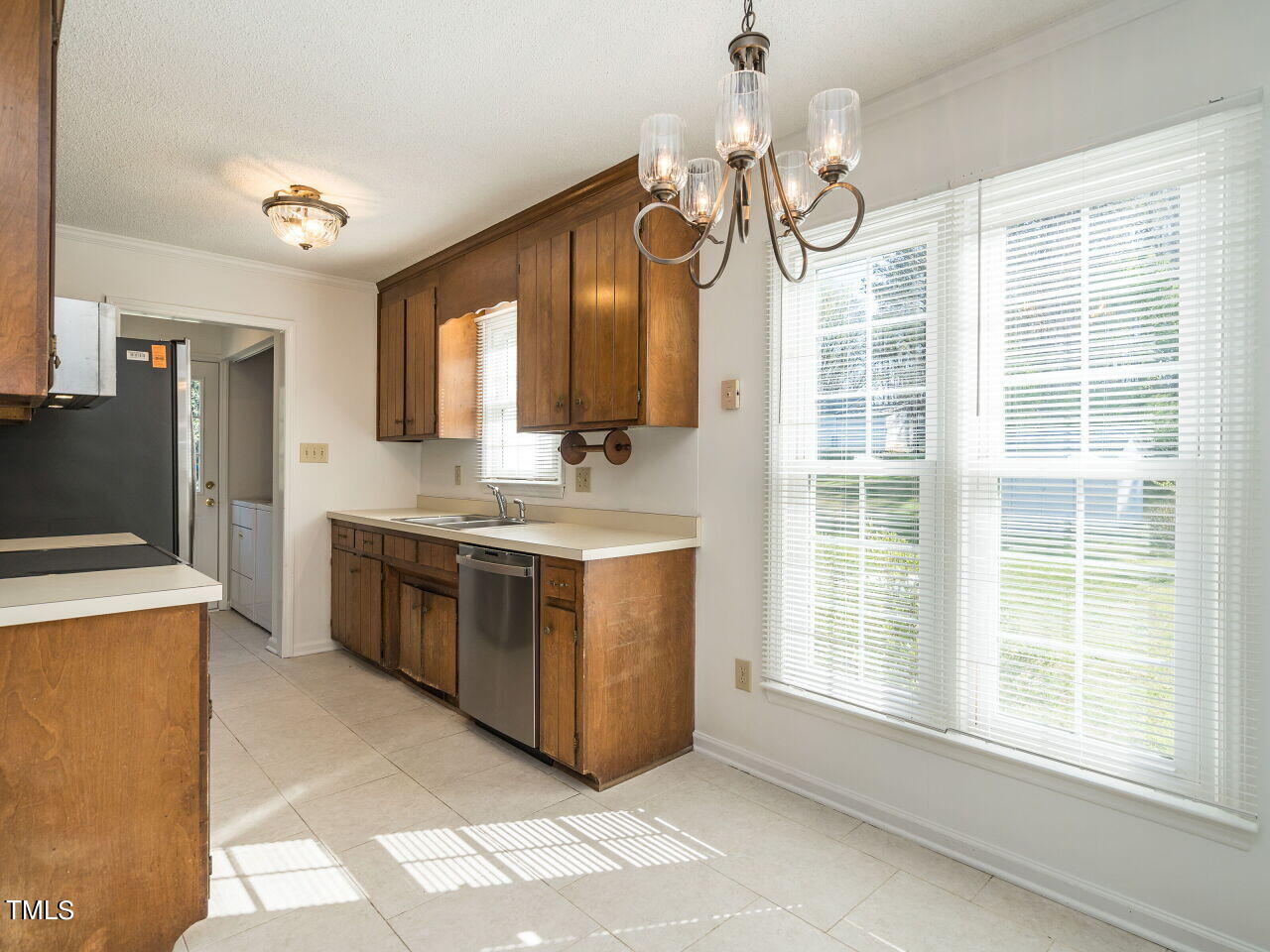 5172 Shield Circle Raleigh, NC 27603 - Photo 9 of 28 009-1280x960-kitchen-and-breakfast