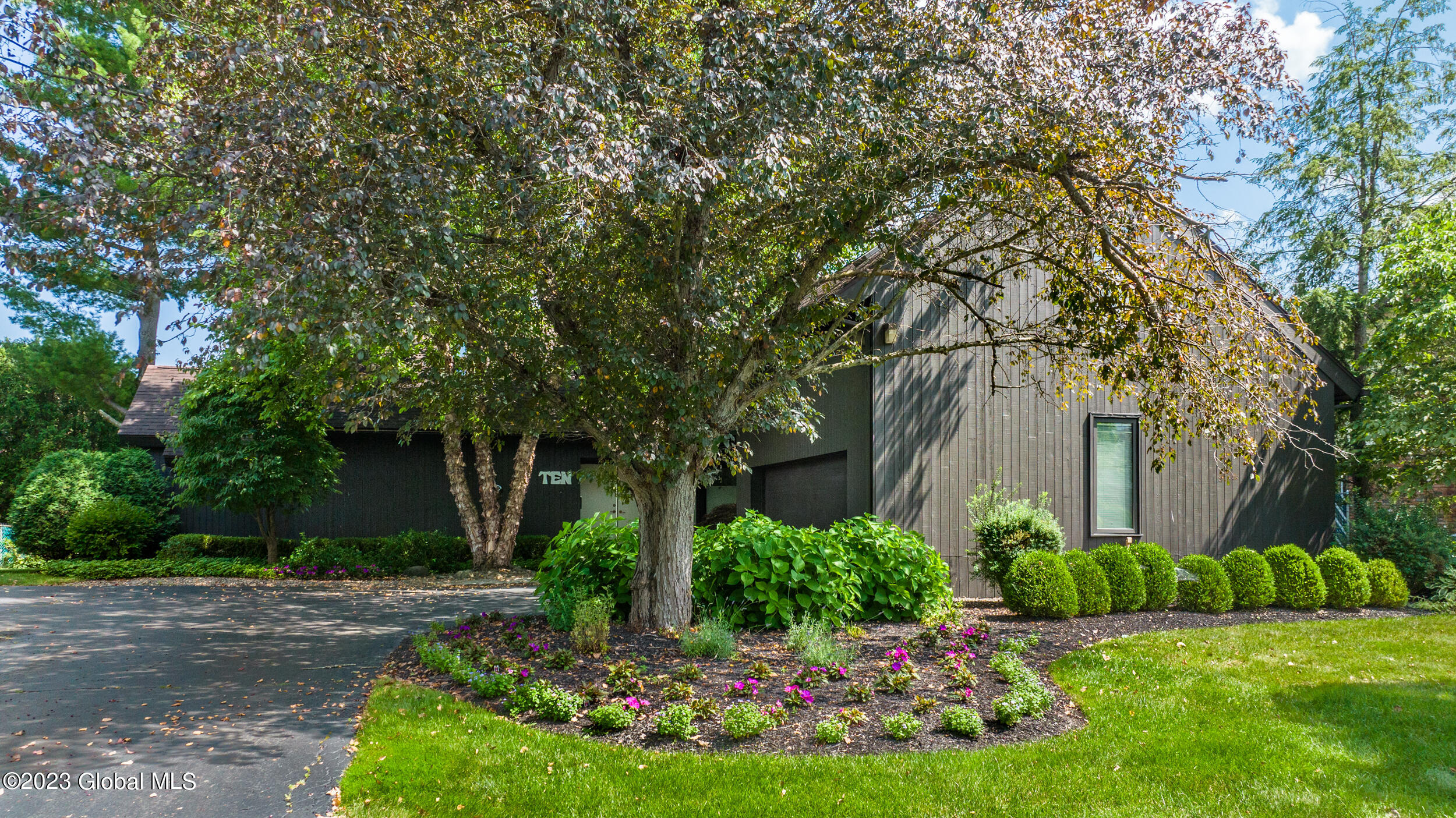 10 Roland Drive Albany, NY 12208 - Photo 4 of 53 DJI_0311