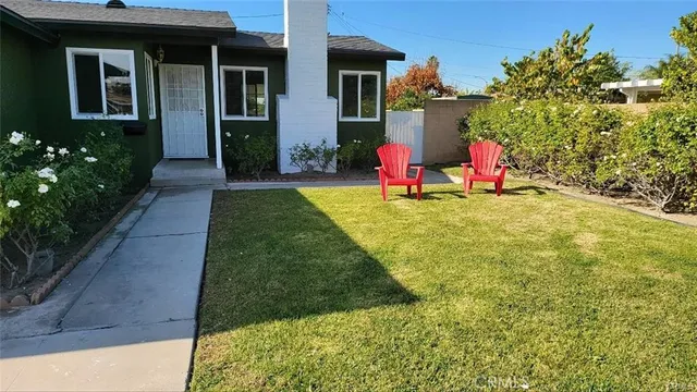 a view of a house with backyard and porch