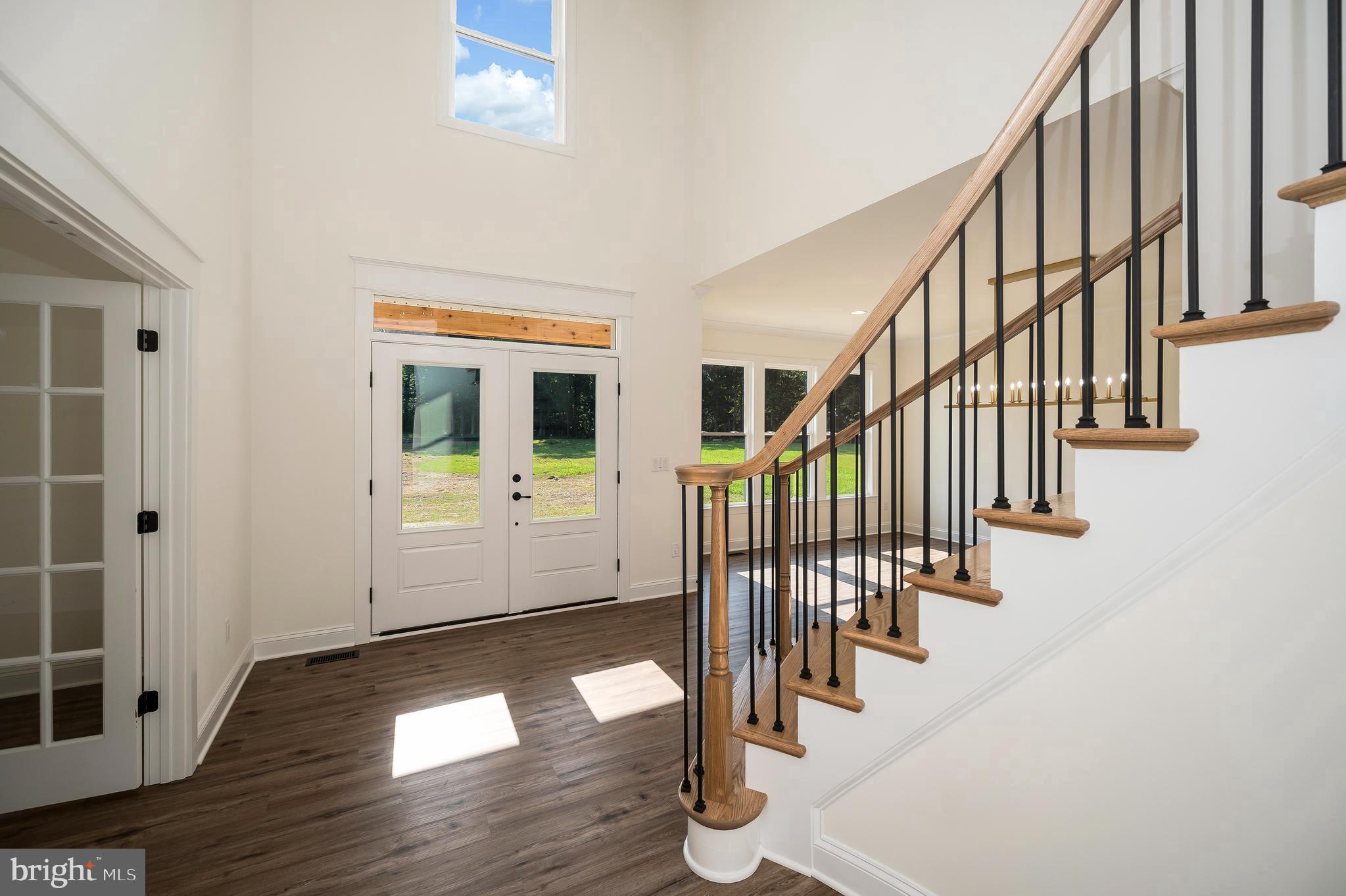 13208 Bristow Road Nokesville, VA 20181 - Photo 3 of 58 Bright and inviting entryway awaits.