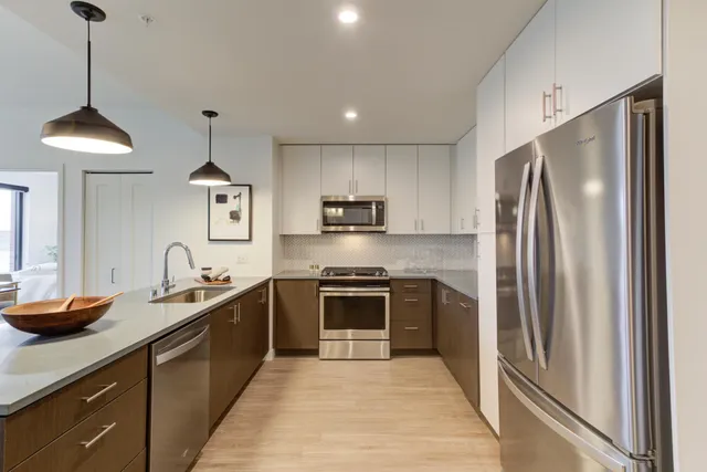 $2,871 | 270 Hennepin Avenue, Unit 1513, Minneapolis, MN 55401