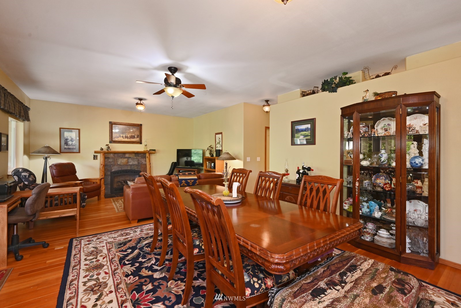 52133 South Riverside Road Gold Bar, WA 98251 - Photo 11 of 40 a living room with furniture a rug and a chandelier