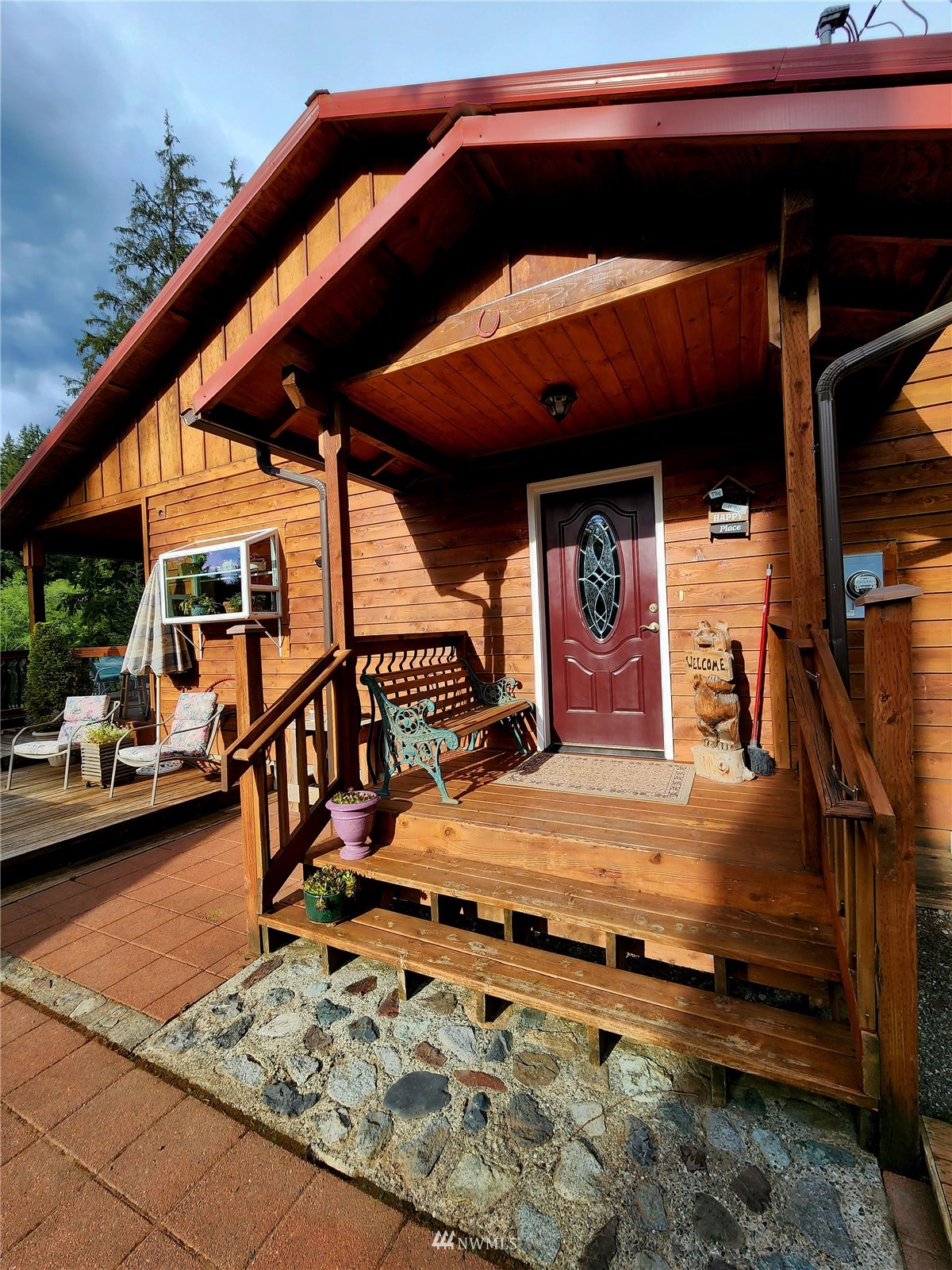 52133 South Riverside Road Gold Bar, WA 98251 - Photo 4 of 40 a view of a balcony