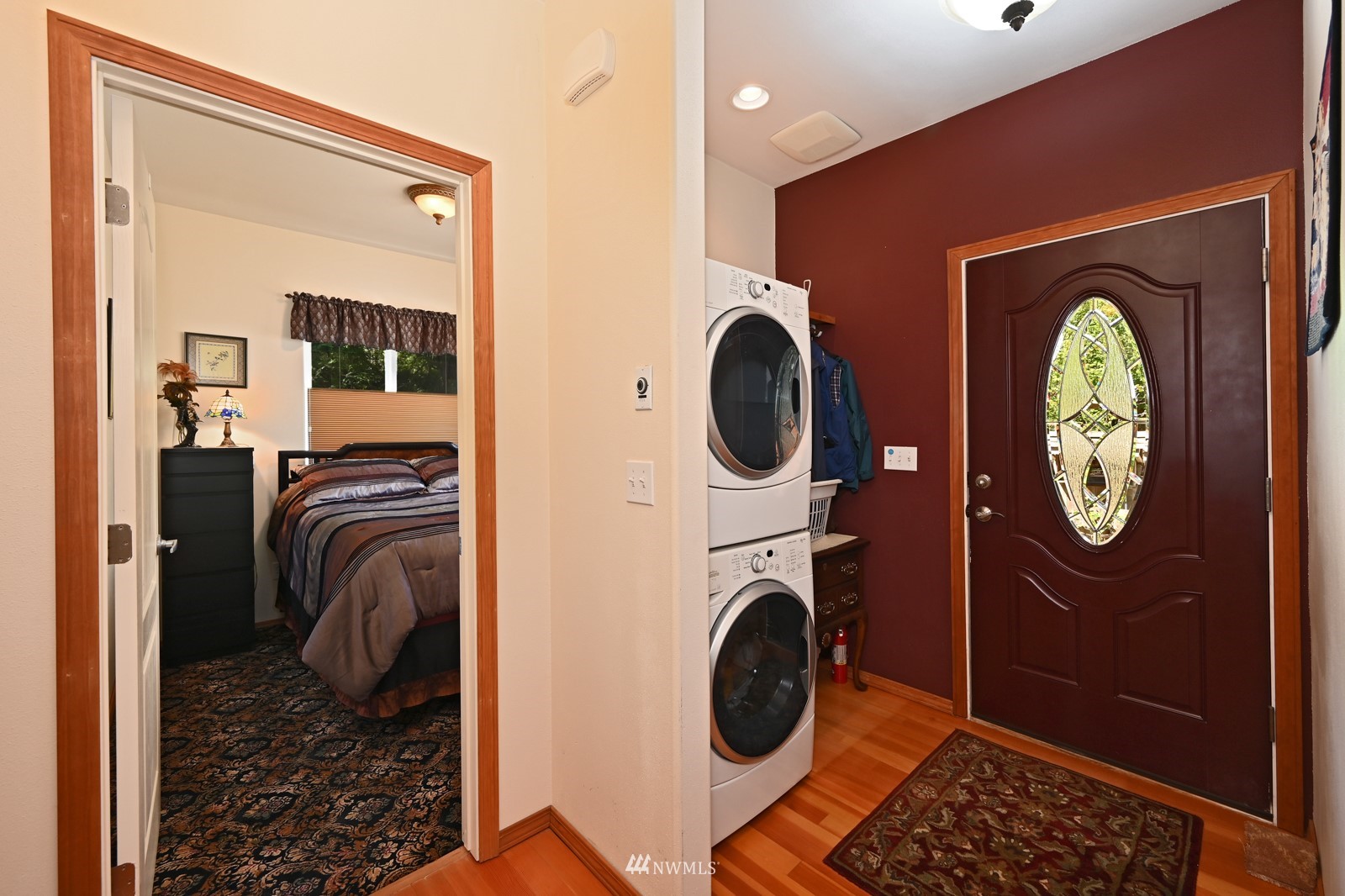 52133 South Riverside Road Gold Bar, WA 98251 - Photo 5 of 40 a view of livingroom with washer and dryer