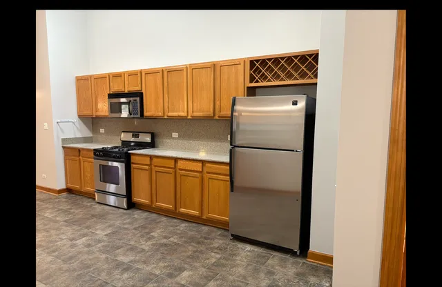 $2,100 | 16649 Oak Park Avenue, Unit 203, Tinley Park, IL 60477