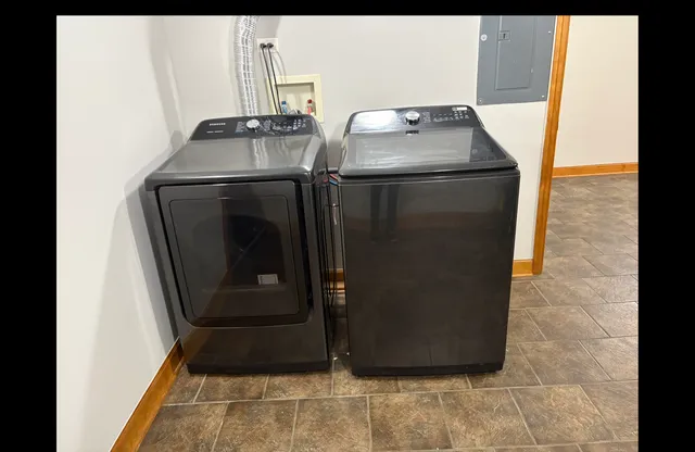 $2,100 | 16649 Oak Park Avenue, Unit 203, Tinley Park, IL 60477