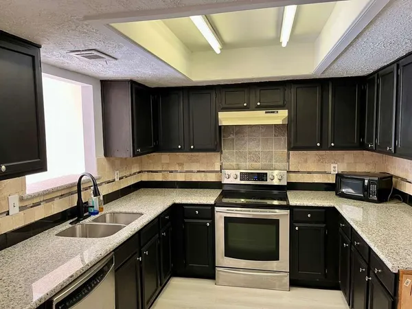 $1,750 | 13511 Quetzal Lane, Houston, TX 77083