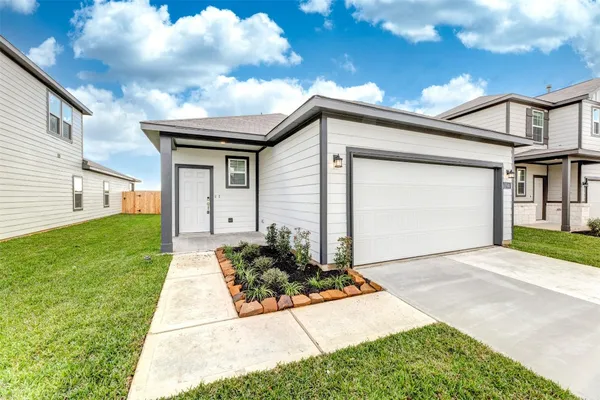 $2,000 | 3910 Windy Whisper Drive, Brookshire, TX 77423