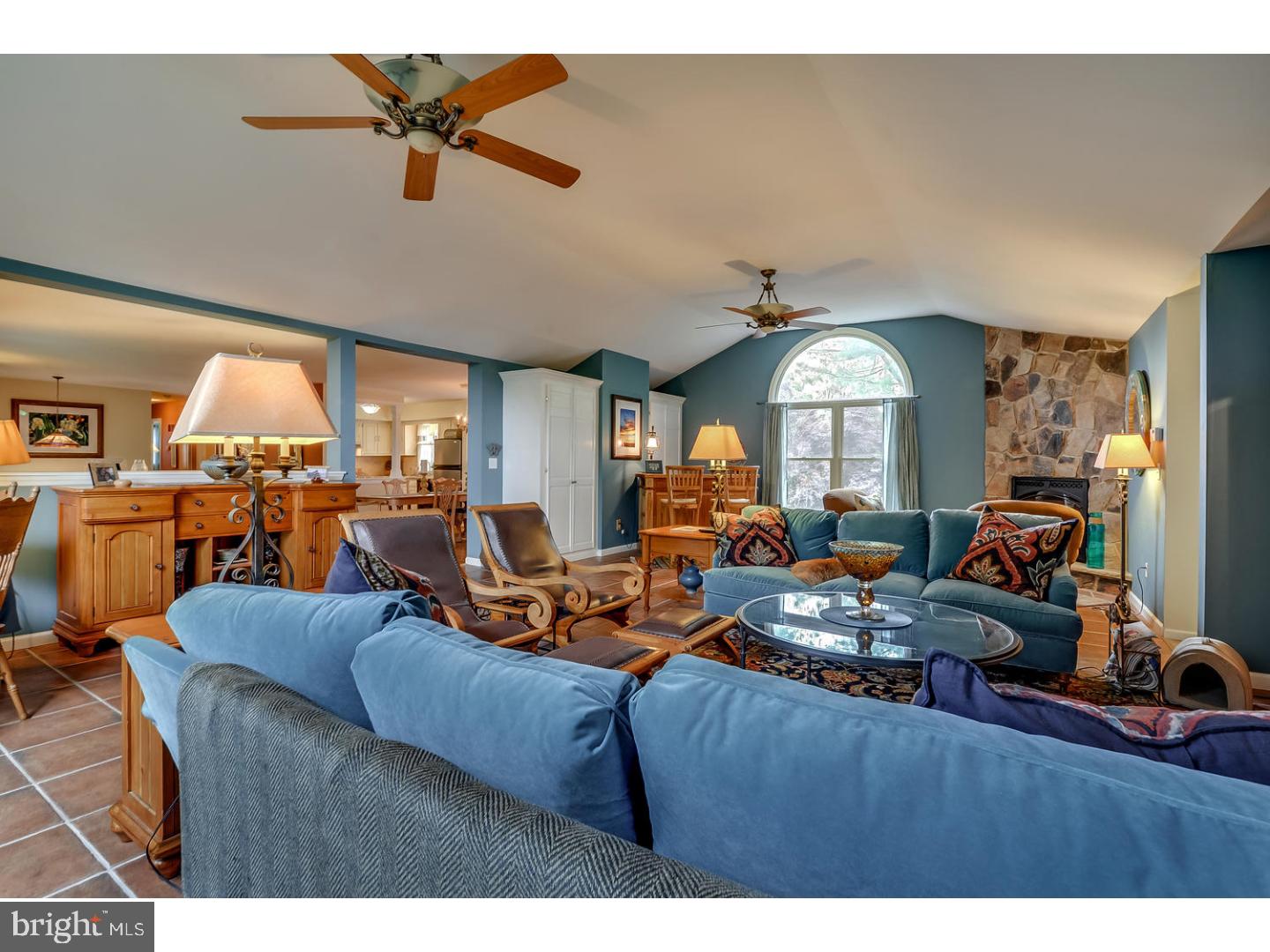 39 Brophy Drive Ewing, NJ 08638 - Photo 3 of 21