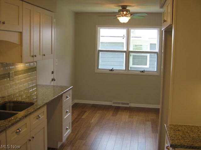 3677 Langton Road Cleveland, OH 44121 - Photo 2 of 29