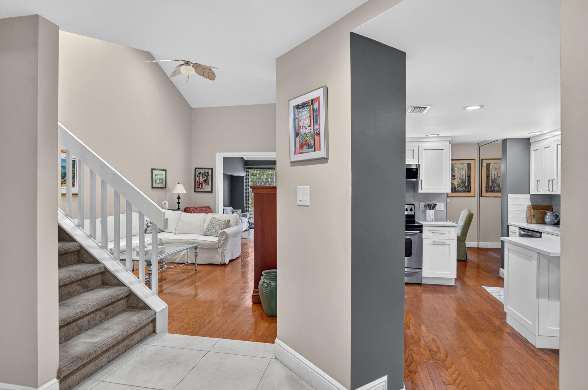 7913 La Mirada Drive Boca Raton, FL 33433 - Photo 7 of 67 Entry and foyer and living