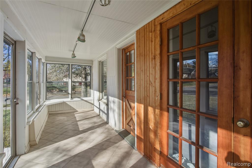 703 Parkdale Road Rochester, MI 48307 - Photo 18 of 20 Gallery Image 18