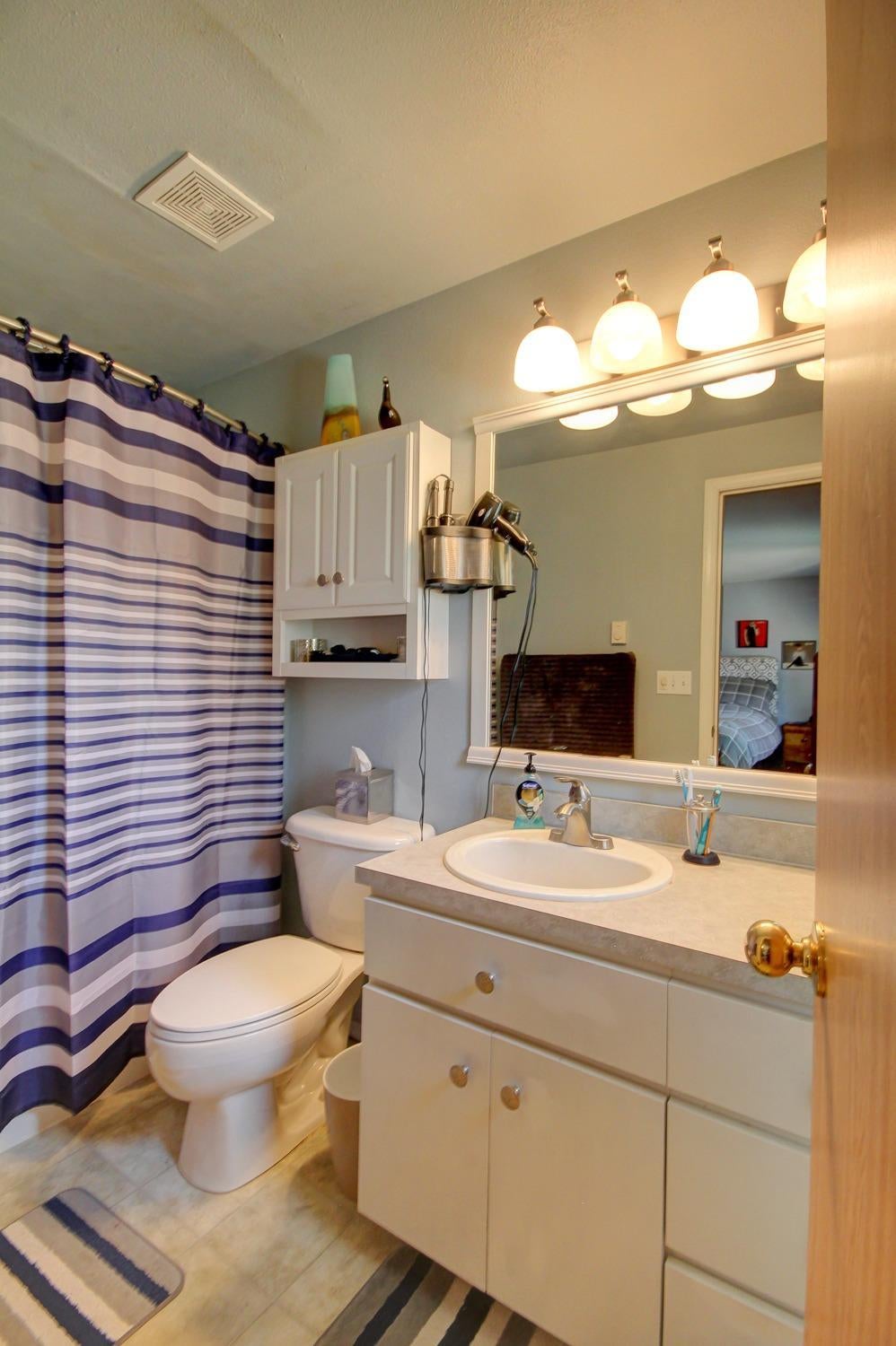 407 Shady Lane Prospect, OR 97536 - Photo 26 of 35 Master bath