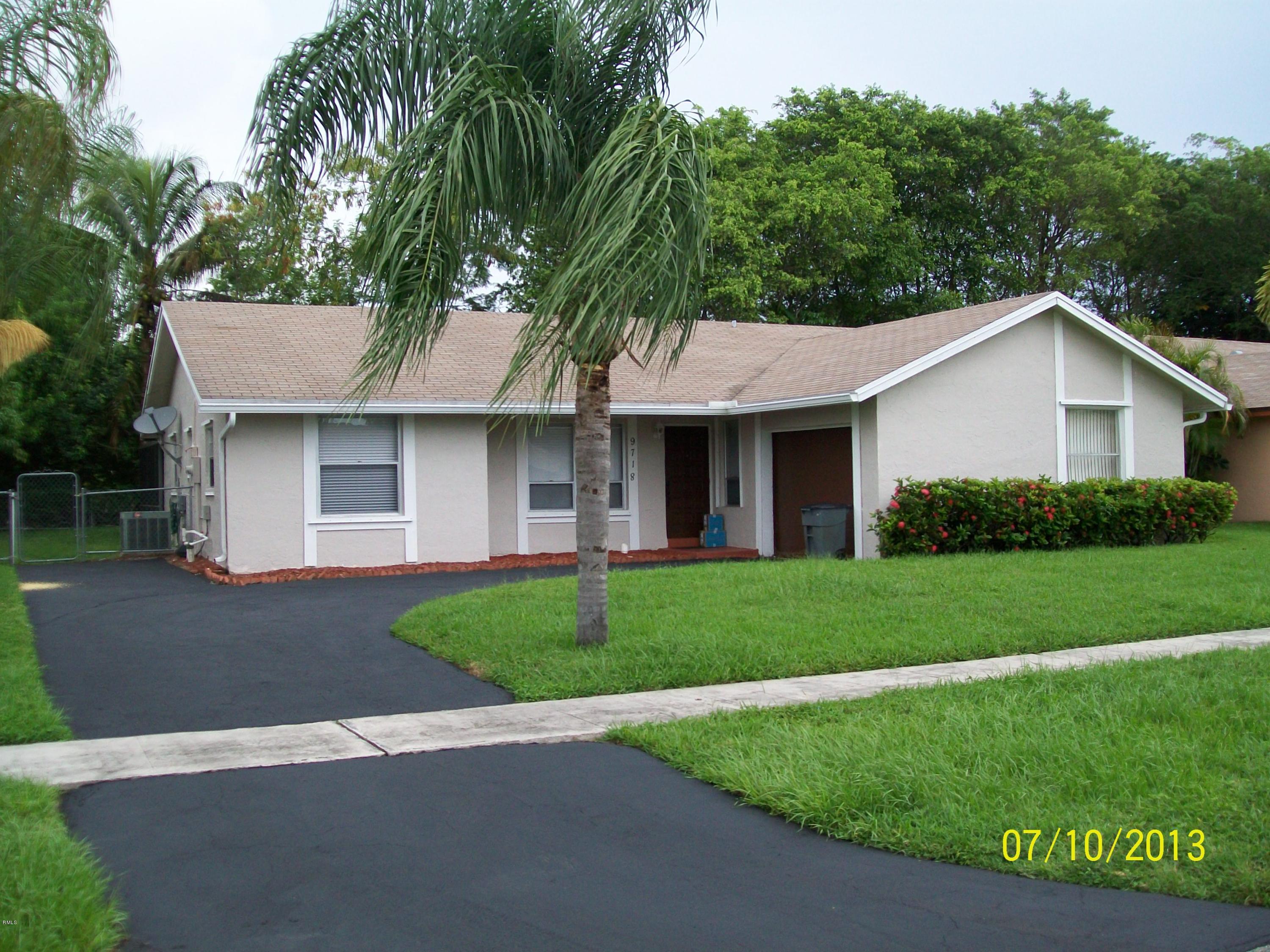 9718 Richmond Circle Boca Raton, FL 33434 - Photo 1 of 11 FRONT