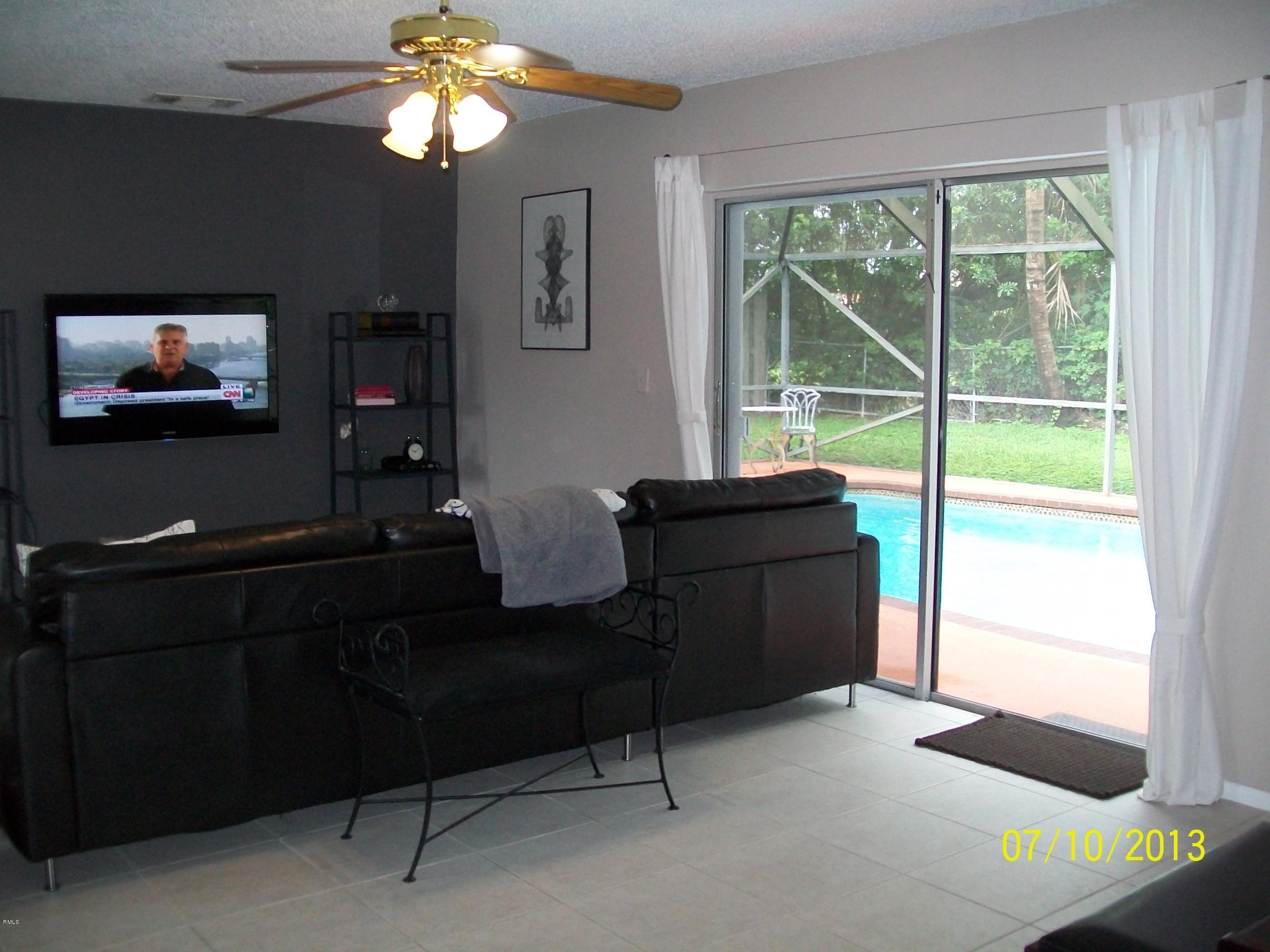 9718 Richmond Circle Boca Raton, FL 33434 - Photo 11 of 11 9718 Richmond Cr - LIVING ROOM