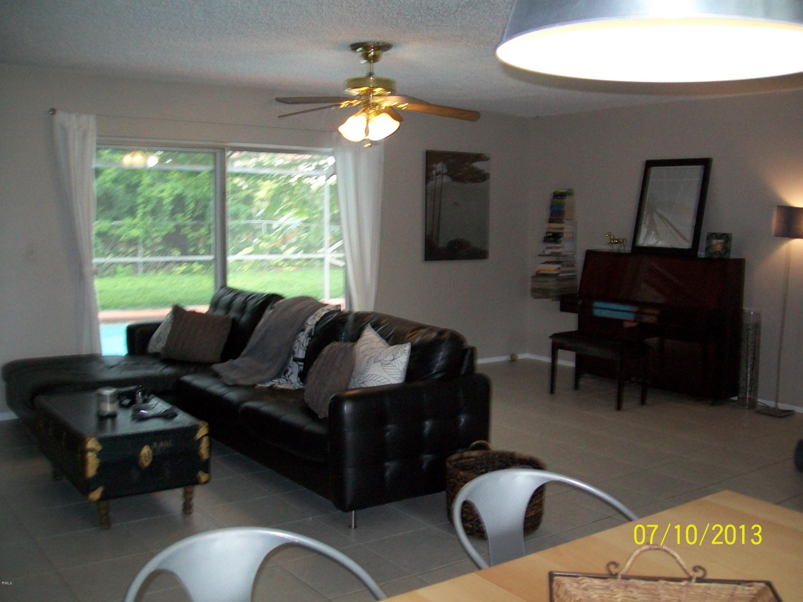 9718 Richmond Circle Boca Raton, FL 33434 - Photo 3 of 11 9718 Richmond Cr - LIVING ROOM