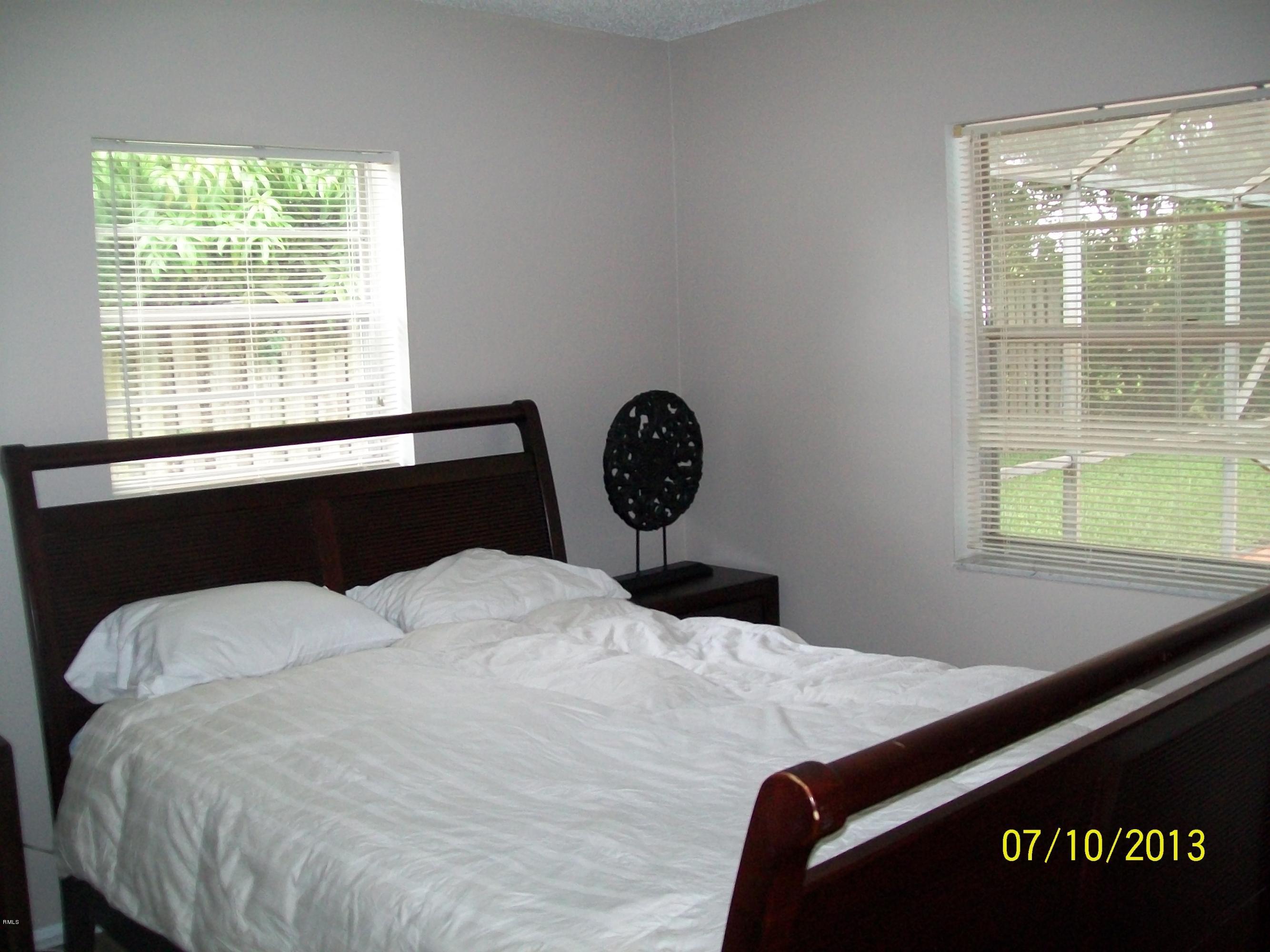 9718 Richmond Circle Boca Raton, FL 33434 - Photo 6 of 11 9718 Richmond Cr - BEDROOM 2