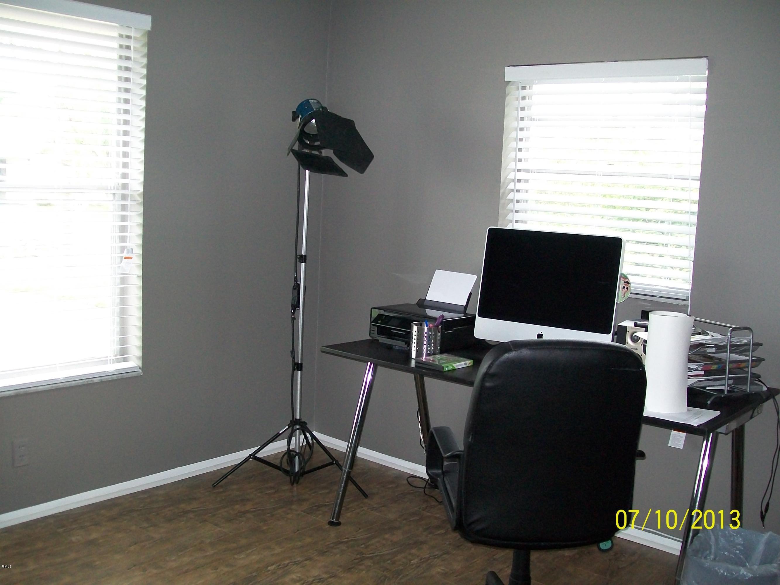 9718 Richmond Circle Boca Raton, FL 33434 - Photo 7 of 11 9718 Richmond Cr - BEDROOM 3