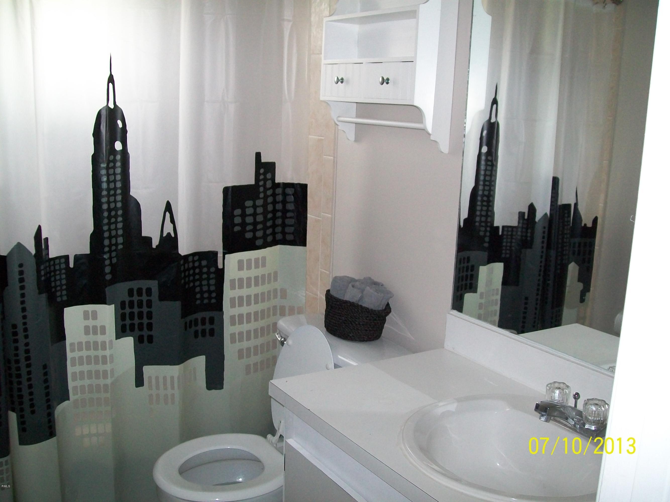 9718 Richmond Circle Boca Raton, FL 33434 - Photo 8 of 11 9718 Richmond Cr BATHROOM 2